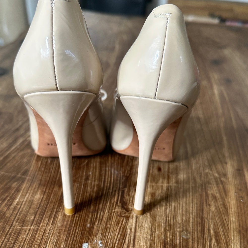 Coach Nude Patent Leather Pointed Toe Pumps with Bow - Picture 7 of 12